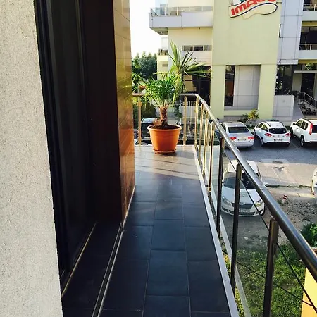 Ely Apartment *