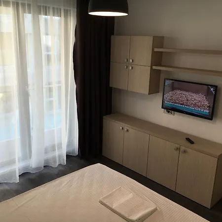 Ely Apartment *